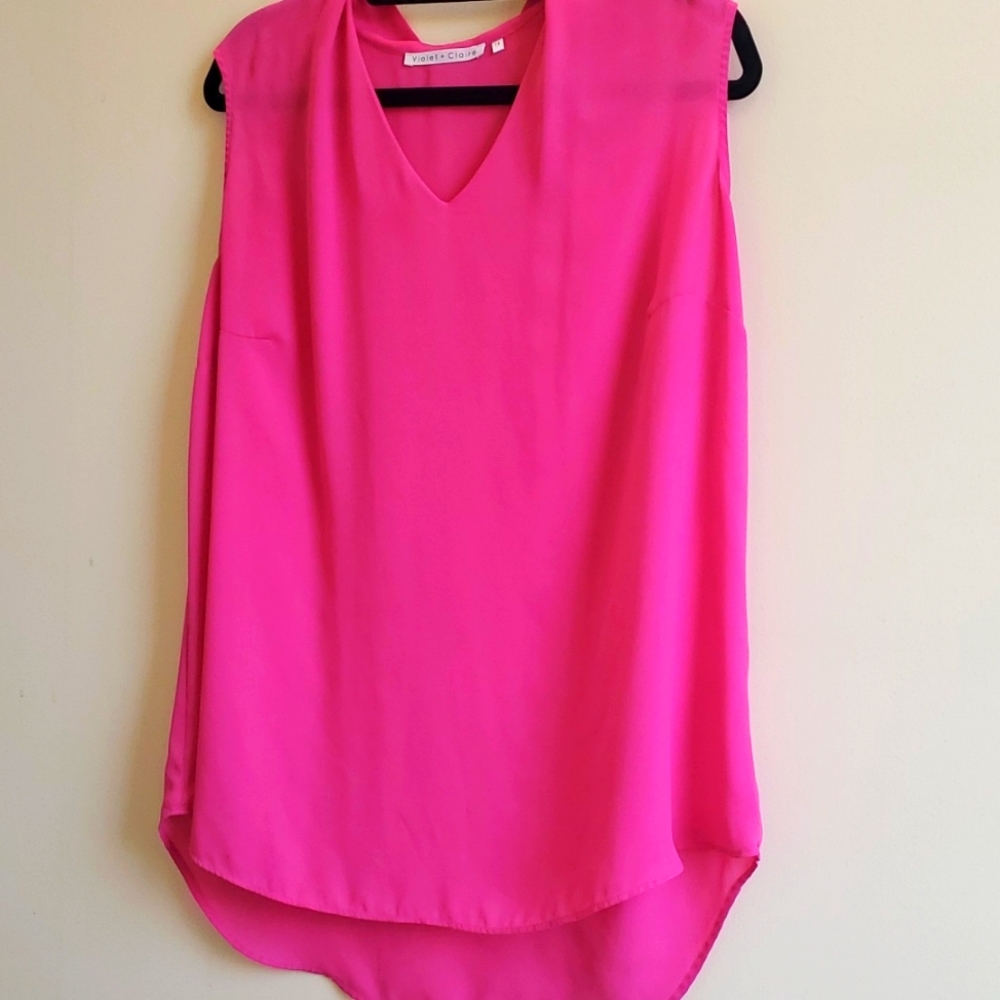 Pink sleeveless v-neck blouse 1X